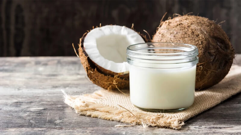 Sữa dừa được chế biến từ phần thịt trắng của quả dừa trưởng thành