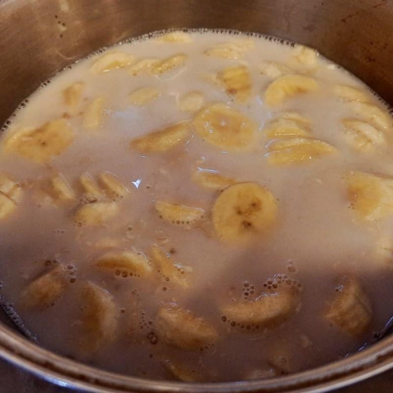 Bước 3 Nấu chè chuối Chè chuối bột báng nước cốt dừa (công thức được chia sẻ từ người dùng)
