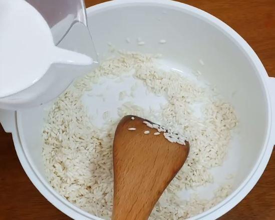 ngâm gạo nếp với nước cốt dừa