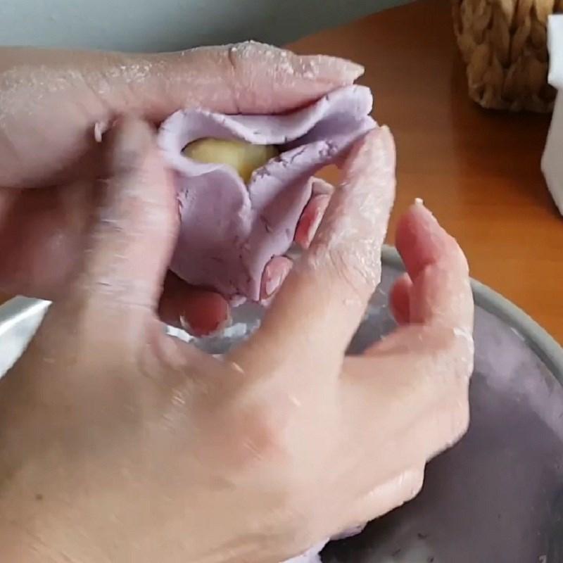 Bước 5 Tạo hình bánh Bánh trôi nước khoai lang tím nhân đậu xanh