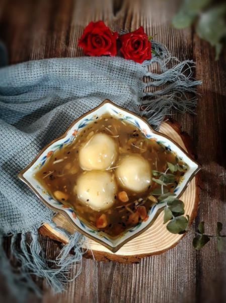 Bánh trôi tàu từ lâu đã trở thành nét văn hóa ẩm thực đặc trưng của Hà Nội. Ảnh: Bùi Thủy.