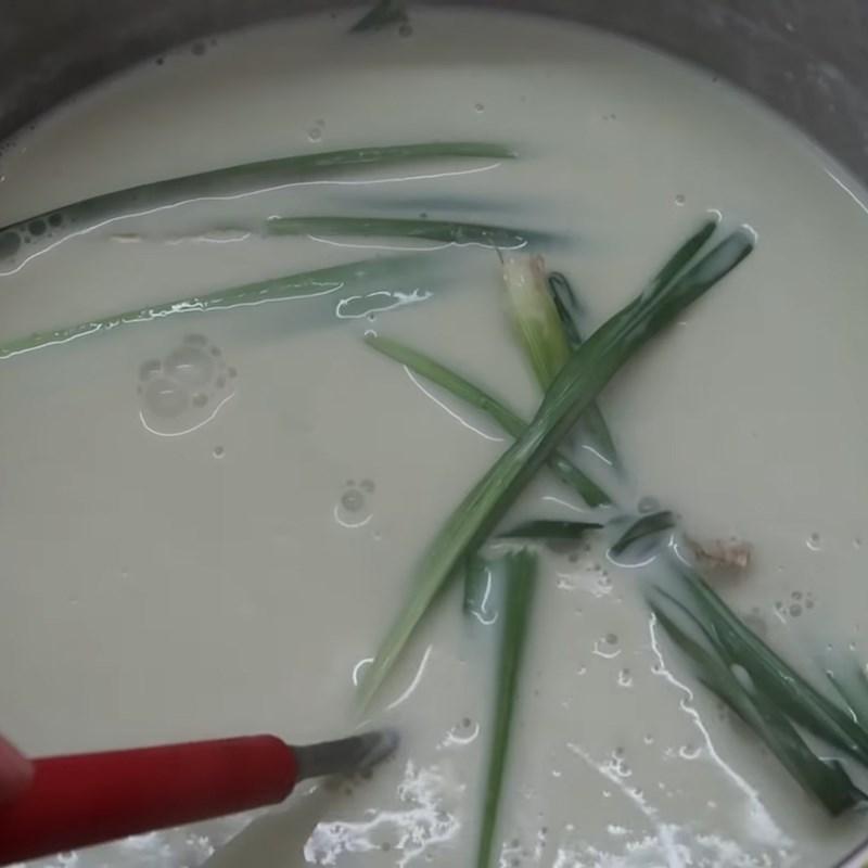 Bước 5 Nấu sữa Sữa đậu xanh lá dứa thạch giòn
