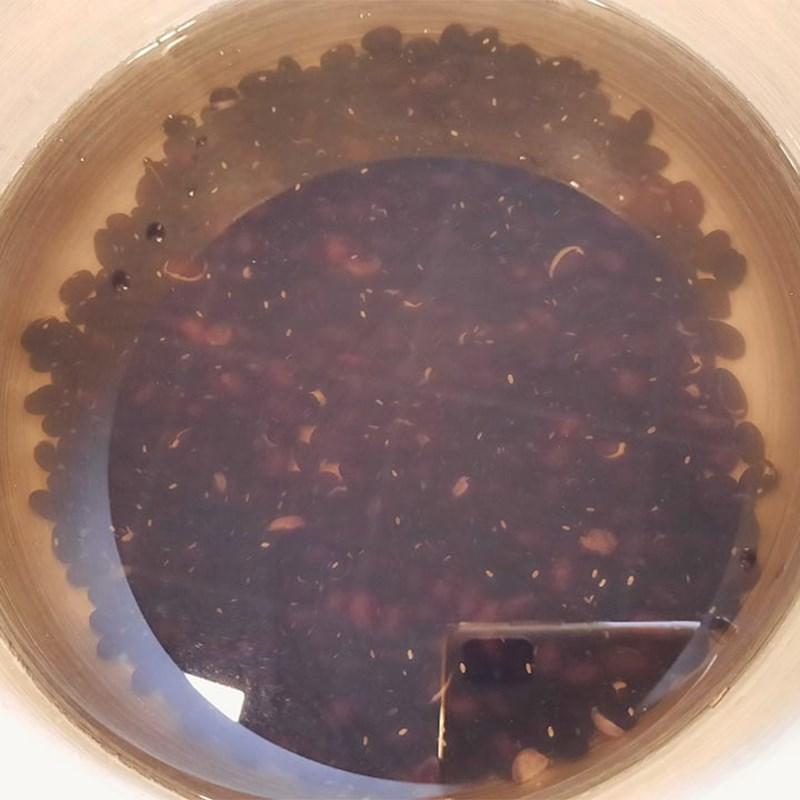 Bước 1 Ngâm đậu đen và bột báng Chè đậu đen nước cốt dừa bột báng