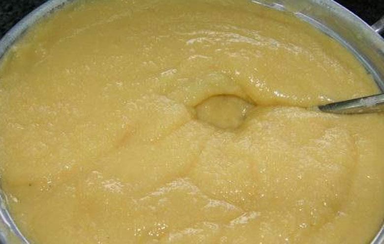 Cách nấu chè đậu xanh đánh nước cốt dừa: tẩm đường và đánh nhuyễn đỗ xanh