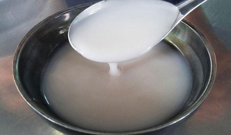 Cách nấu chè đậu xanh đánh nước cốt dừa: Đun nước cốt dừa