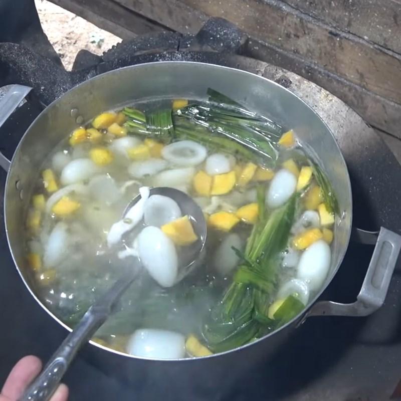Bước 3 Nấu cơm dừa nước với đậu xanh, khoai lang Chè dừa nước đậu xanh khoai lang