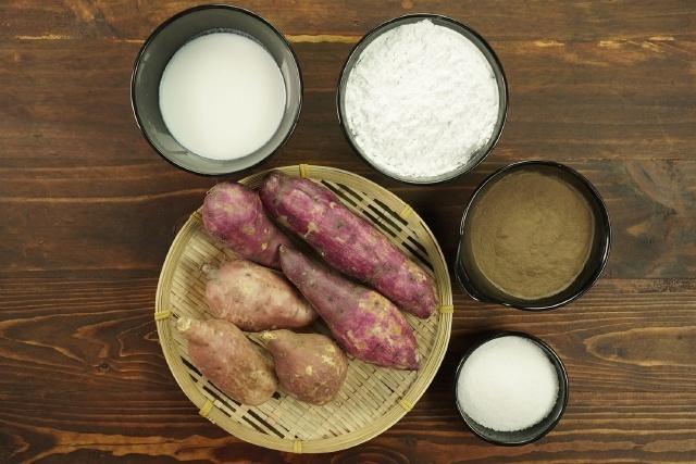 Nguyên liệu nấu chè khoai dẻo Đà Loan: khoai lang, khoai môn