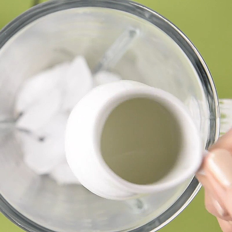 Bước 2 Xay hỗn hợp trà sữa kiwi Trà sữa kiwi