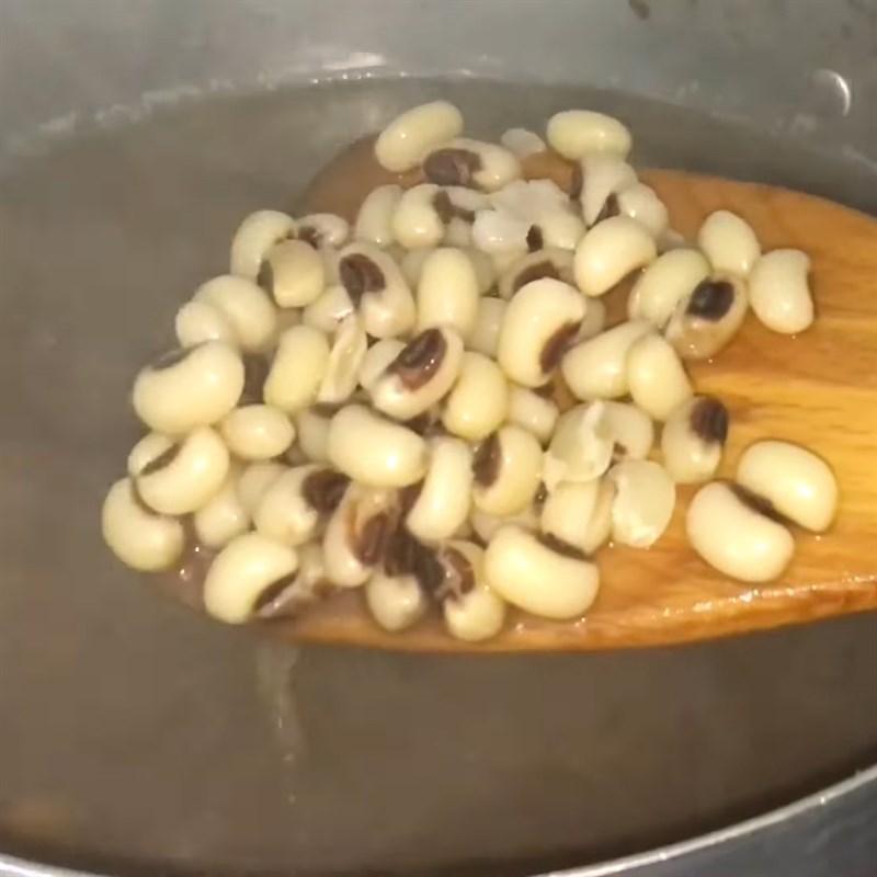 Bước 2 Nấu mềm đậu, nấu nhừ hạt nếp Chè đậu trắng khoai môn nước cốt dừa