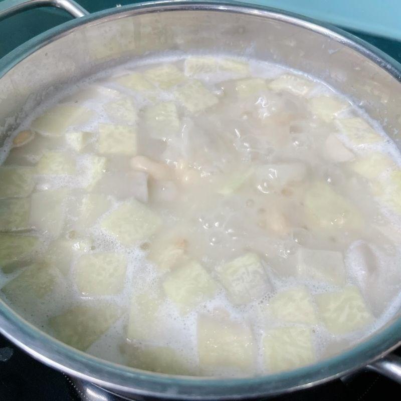 Bước 3 Nấu hỗn hợp đậu trắng với khoai môn Chè đậu trắng khoai môn với dừa nạo