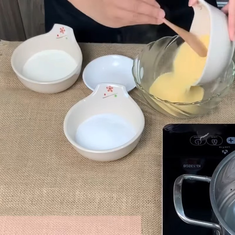 Bước 1 Trộn hỗn hợp bột pudding Pudding trứng bằng bột pudding