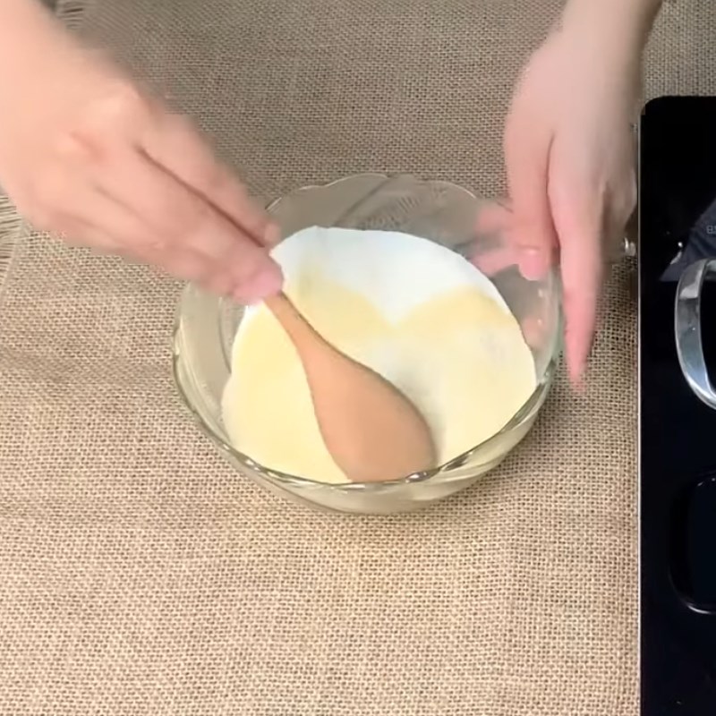 Bước 1 Trộn hỗn hợp bột pudding Pudding trứng bằng bột pudding