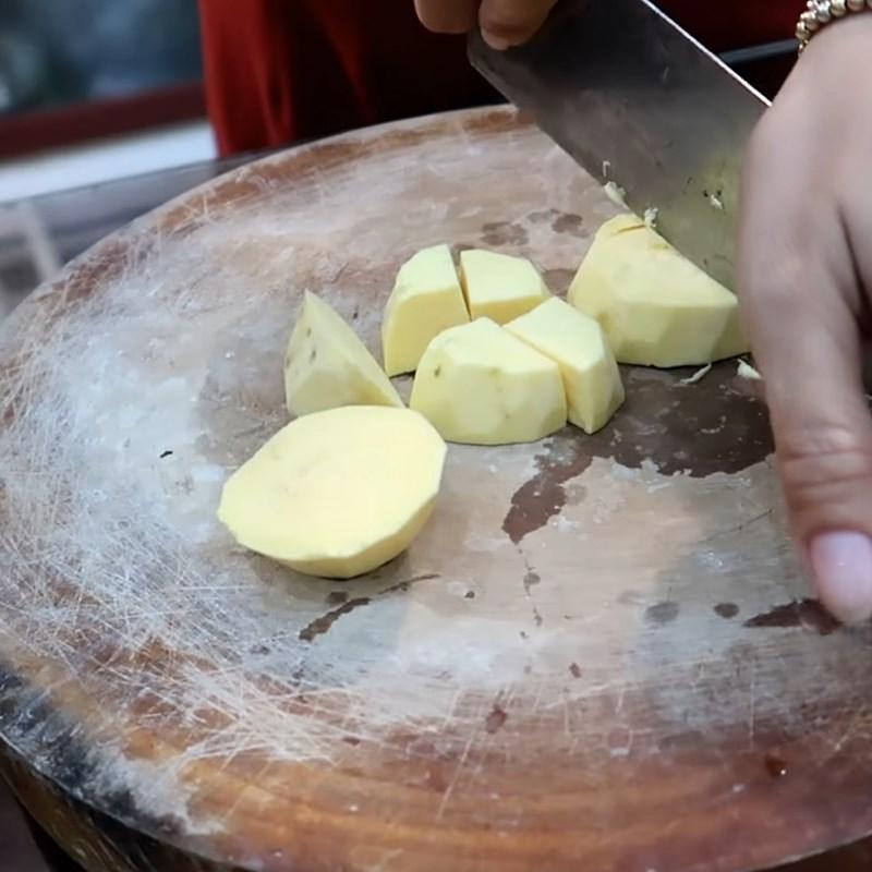 Bước 1 Sơ chế khoai lang Chè khoai lang đậu xanh cốt dừa