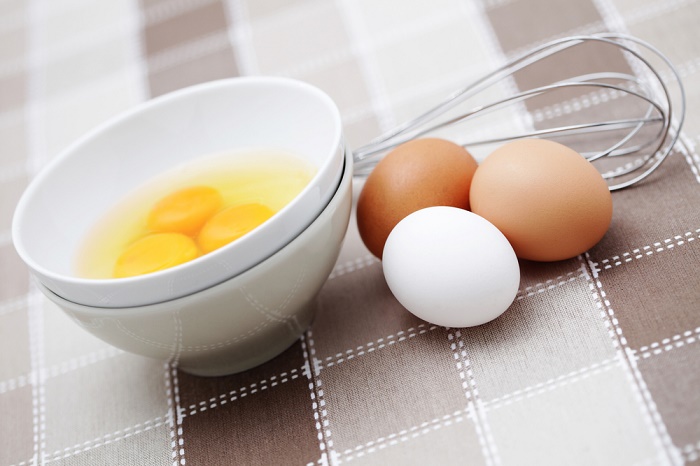 Bánh muốn bông thì đánh trứng phải thật kỹ và đều tay