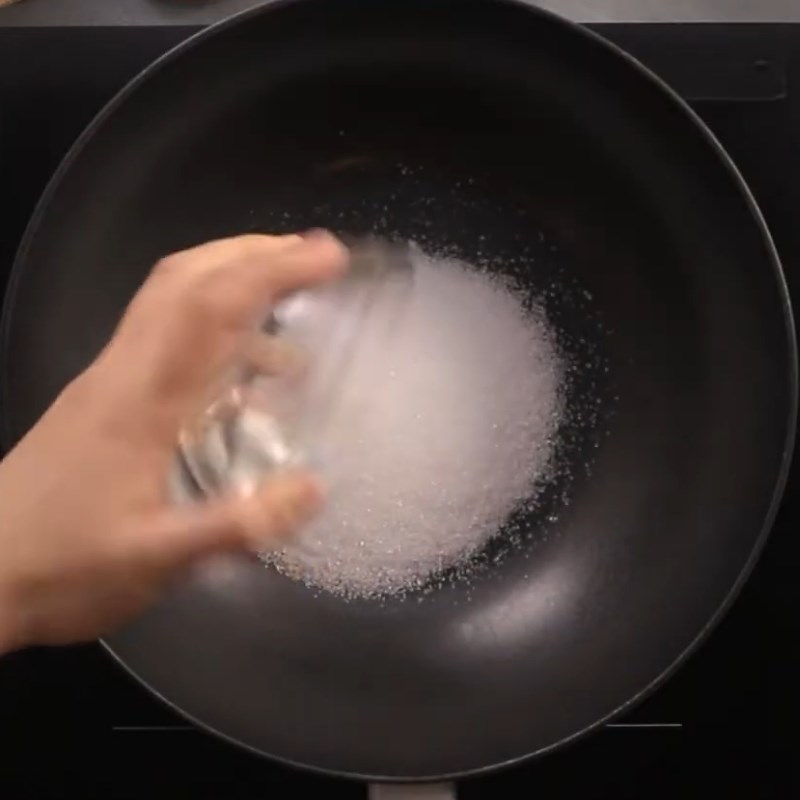Bước 1 Làm nước đường Bánh cốm gạo rang