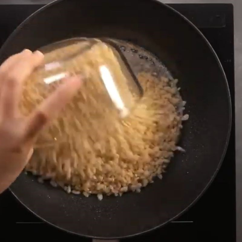 Bước 2 Trộn cốm gạo Bánh cốm gạo rang