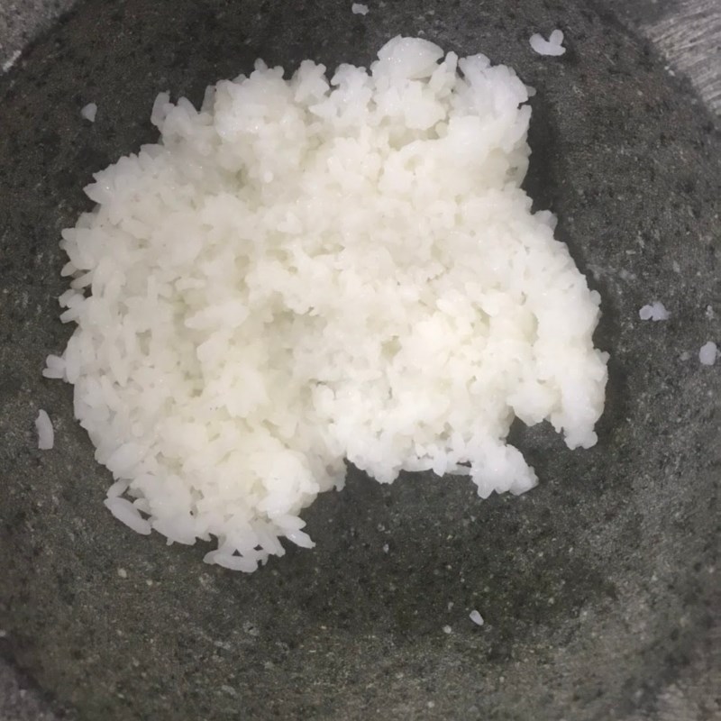 Bước 1 Sơ chế cơm nguội Bánh gạo tokbokki bằng cơm nguội (công thức được chia sẻ từ người dùng)