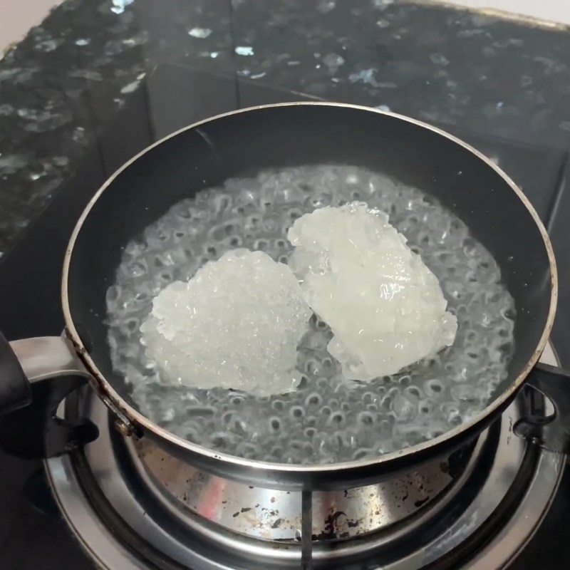 Bước 2 Nấu nước đường Kem bơ chuối