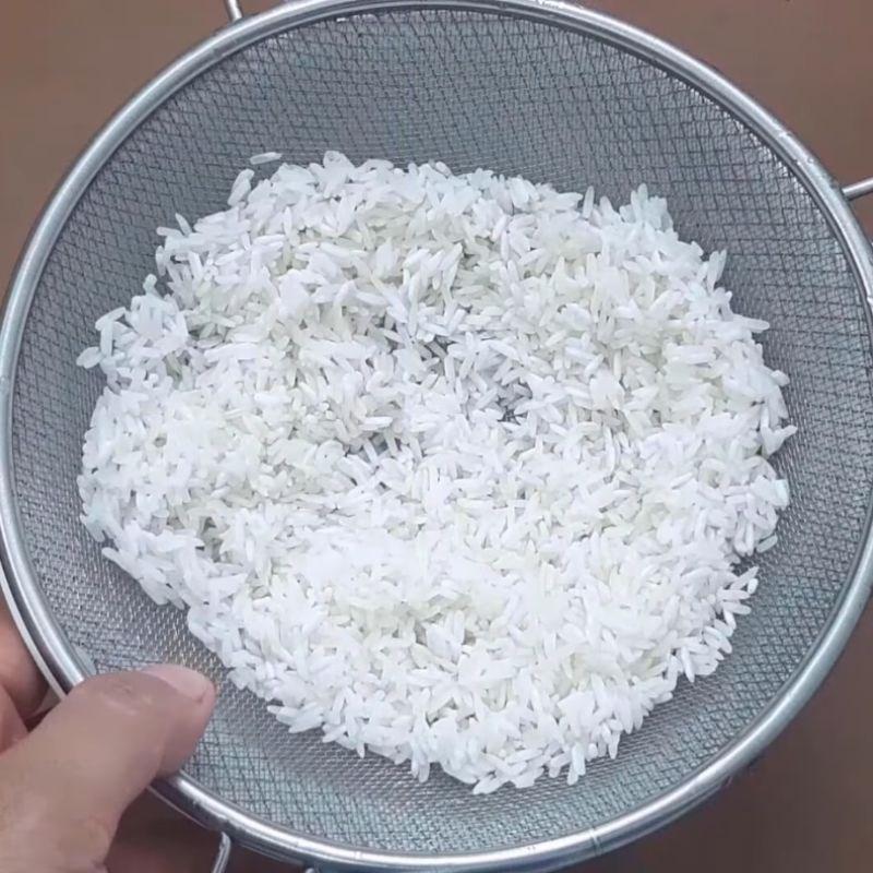 Bước 2 Vo và rang gạo Trà sữa gạo rang