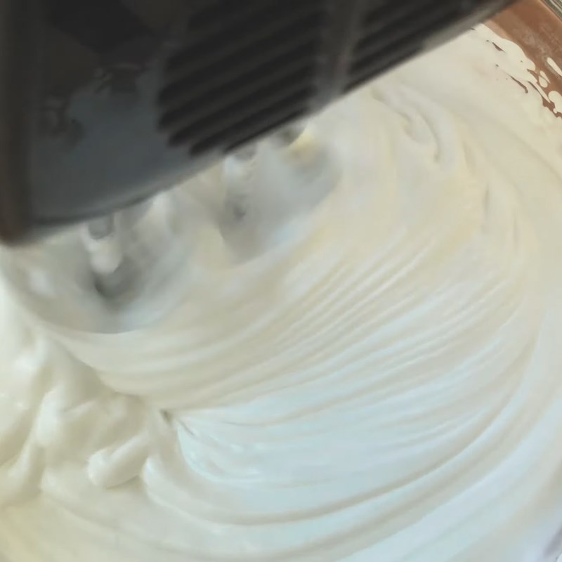 Bước 1 Đánh bông kem sữa Kem bạc hà socola