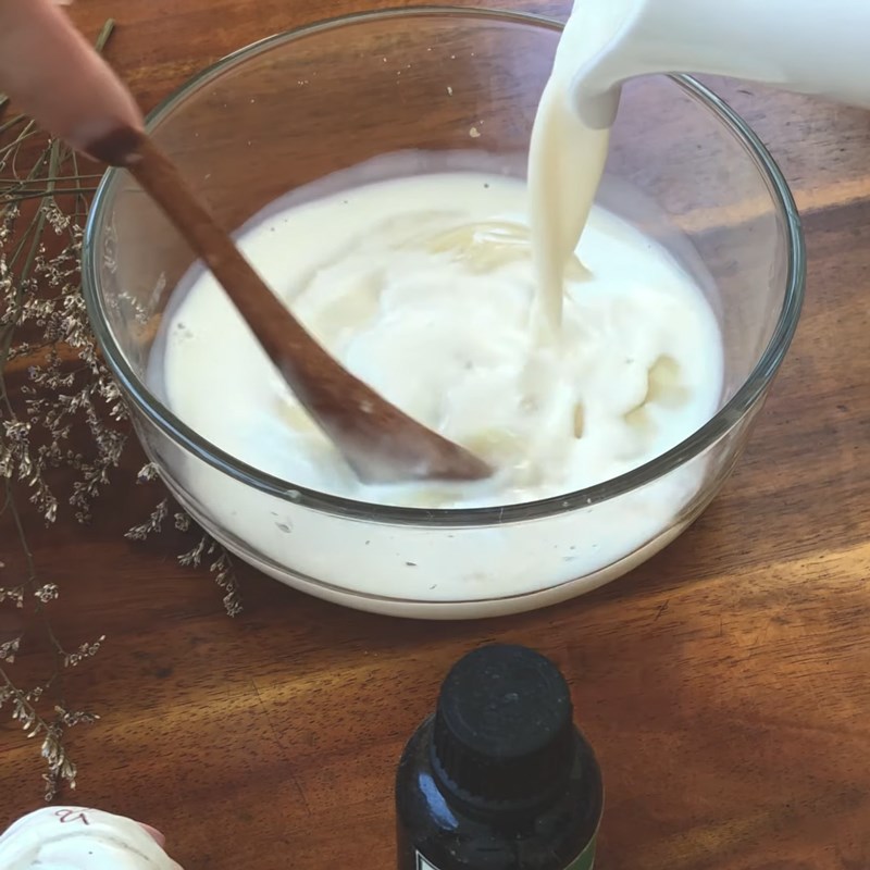 Bước 2 Trộn hỗn hợp sữa bạc hà Kem bạc hà socola