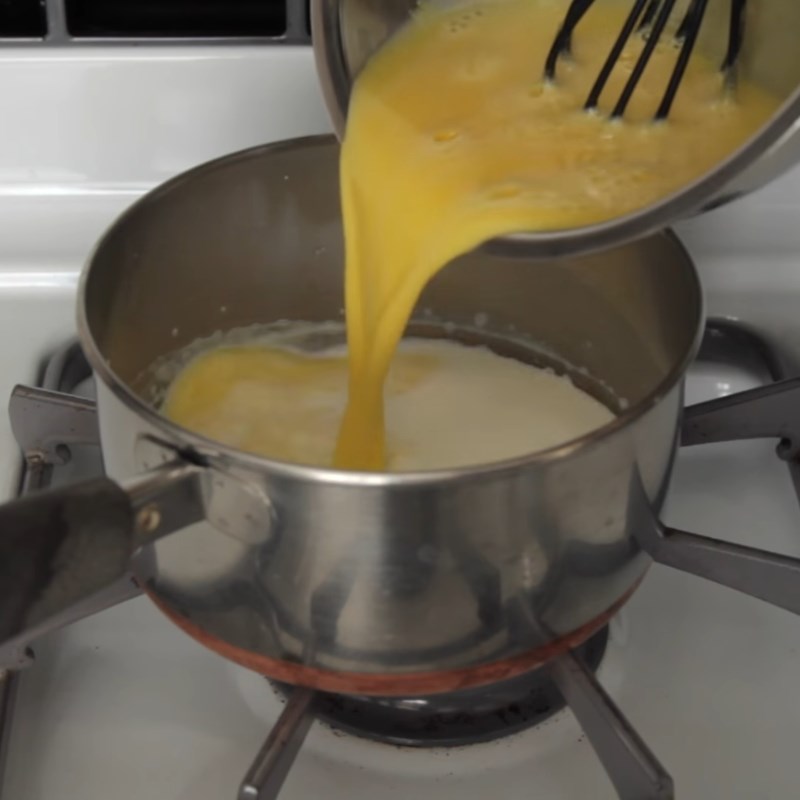 Bước 3 Nấu hỗn hợp pudding Pudding trứng