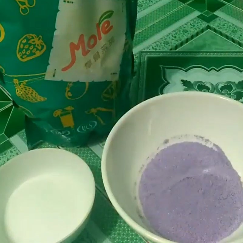 Bước 1 Trộn hỗn hợp pudding Pudding khoai môn từ bột pudding khoai môn