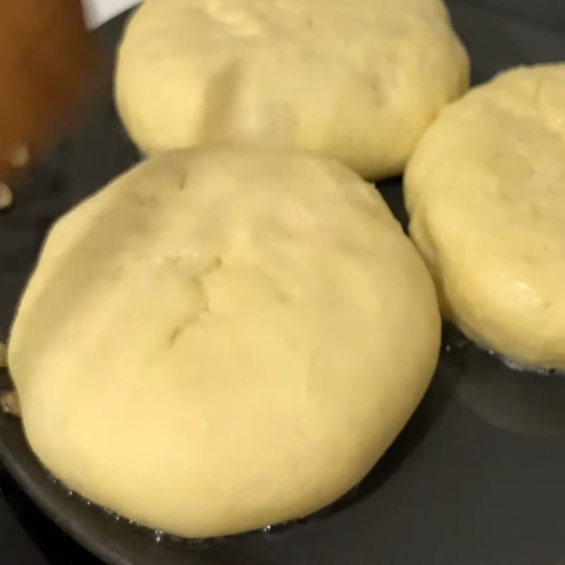 Bước 8 Nướng bánh bằng chảo Bánh bao nướng nhân khoai tây phô mai