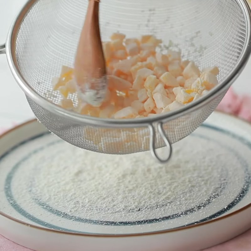 Bước 4 Trộn bột với tròng trắng và những nguyên vật liệu không giống Bánh bông lan hộp sữa chua đào
