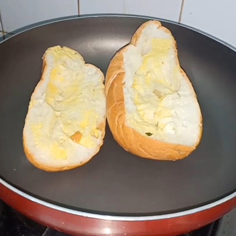 Bước 3 Nướng bánh mì Bánh mì nướng bơ mỡ hành