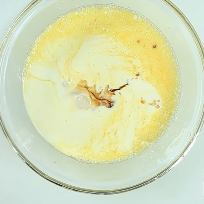 Bước 2 Trộn láo hợp ý sữa trứng Bánh pudding chuối bởi vì nồi cơm trắng điện