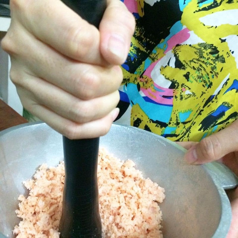 Bước 1 Rửa và giã tép Bánh bèo nhân tép gạo