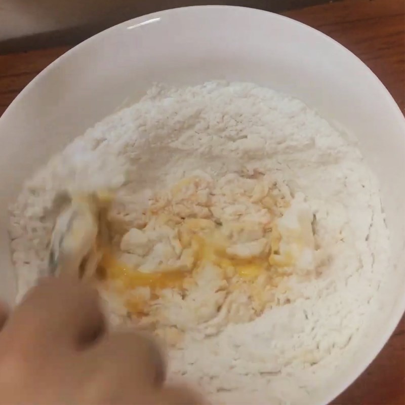 Bước 3 Trộn bột bánh Bánh táo úp ngược bằng nồi chiên không dầu