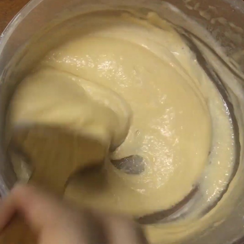 Bước 4 Trộn bột bánh với tròng trắng trứng Bánh bông lan hộp sữa chua tự nồi rán ko dầu bông mềm