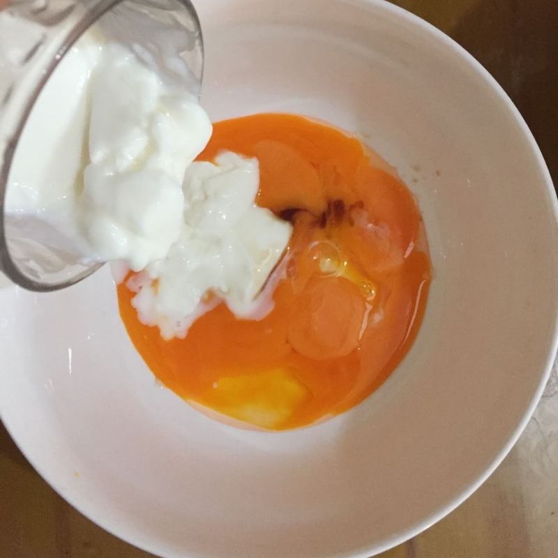 Cách làm bánh bông lan sữa chua bằng nồi chiên không dầu mềm mịn cực dễ - Hình 2