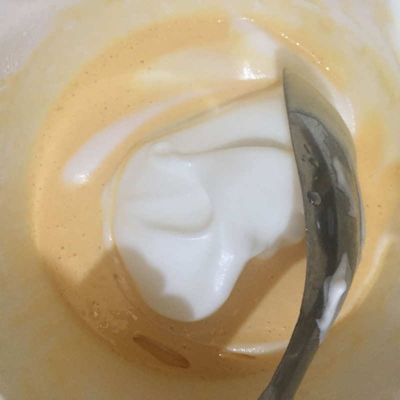 Cách làm bánh bông lan sữa chua bằng nồi chiên không dầu mềm mịn cực dễ - Hình 9
