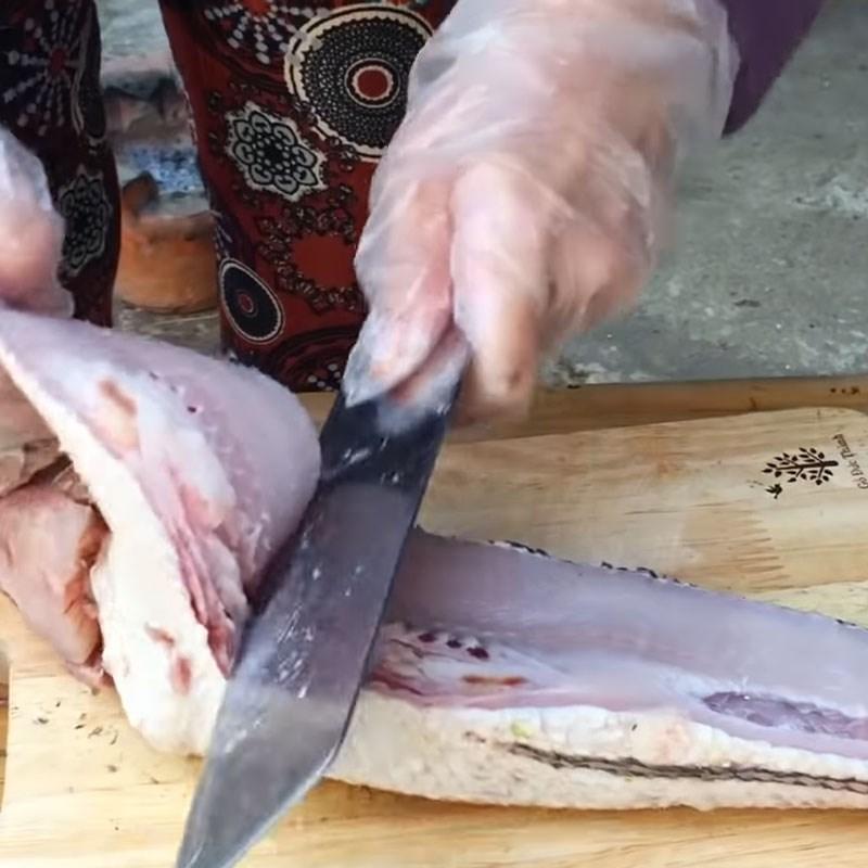 Bước 2 Sơ chế cá lóc Bánh canh cá lóc Huế bột gạo