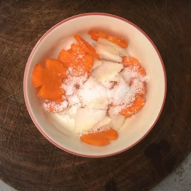 Bước 1 Sơ chế cà rốt và su hào Nước chấm bánh gối su hào cà rốt