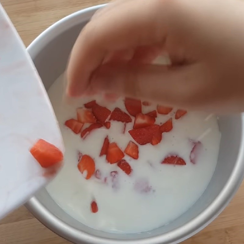 Bước 3 Nấu thạch sữa chua bánh thạch dâu tây sữa chua