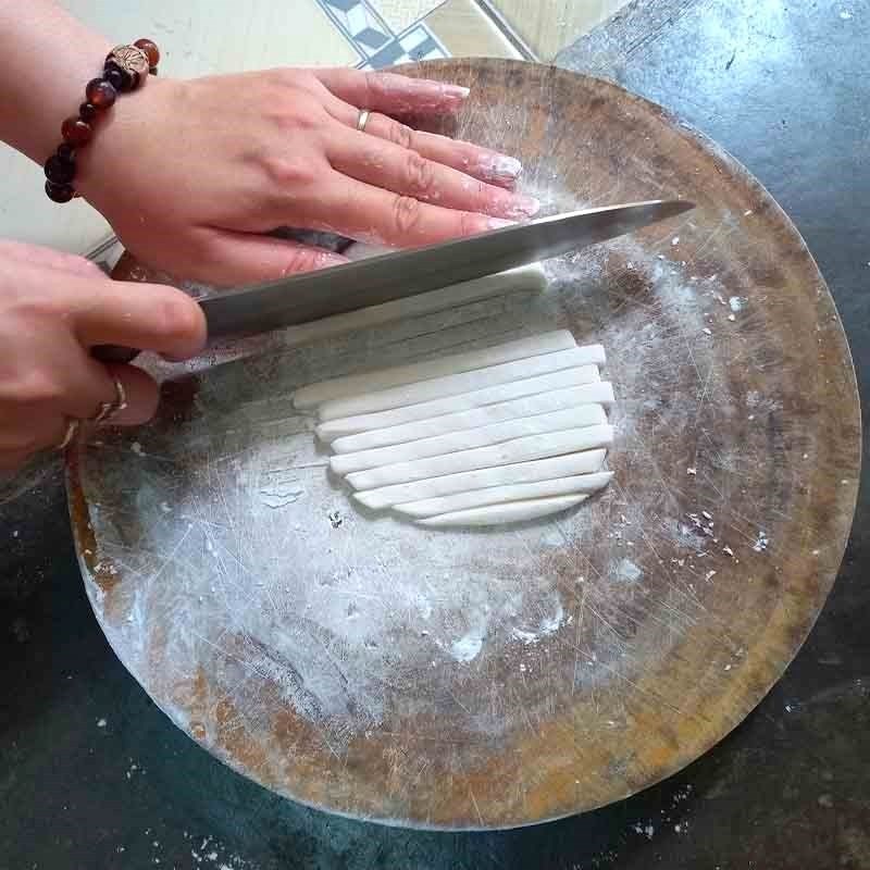 Bước 3 Làm sợi bánh canh bột lọc Bánh canh bột lọc xương heo