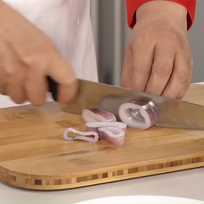 Bước 1 Sơ chế hải sản Bánh đa xào hải sản