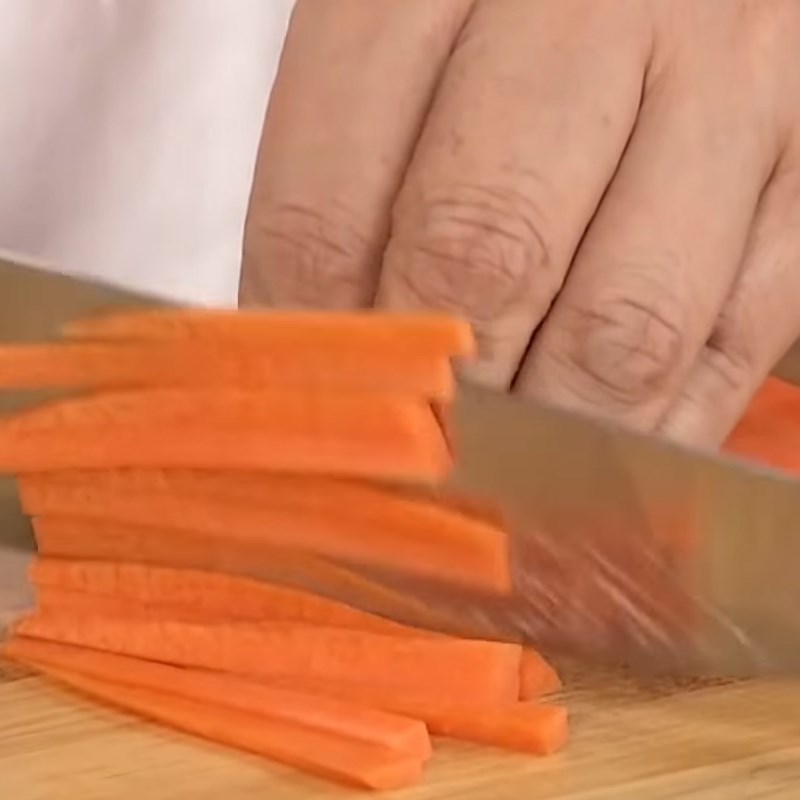 Bước 3 Sơ chế các nguyên liệu khác Bánh đa xào hải sản