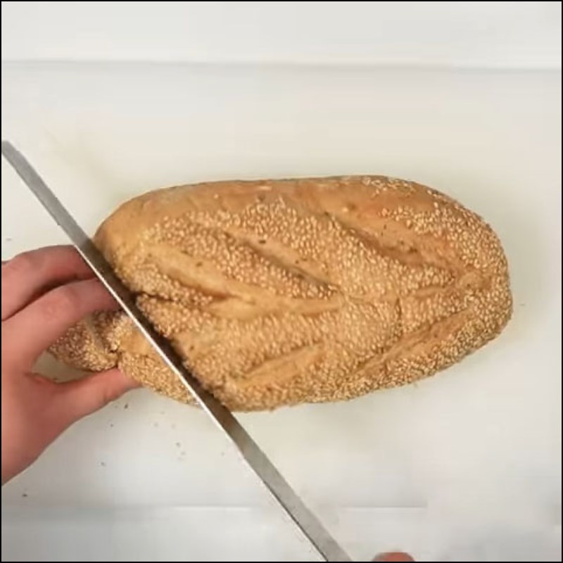 Bước 2 Cắt bánh mì Bánh mì nướng sa tế phô mai