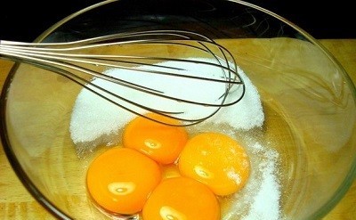 Làm bánh bông lan trứng muối bột bởi lò vi sóng dễ dàng như đùa 3