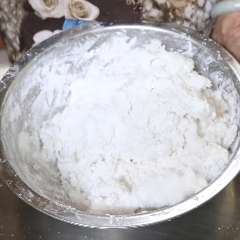 Bước 1 Trộn bột Bánh hẹ của người Hoa