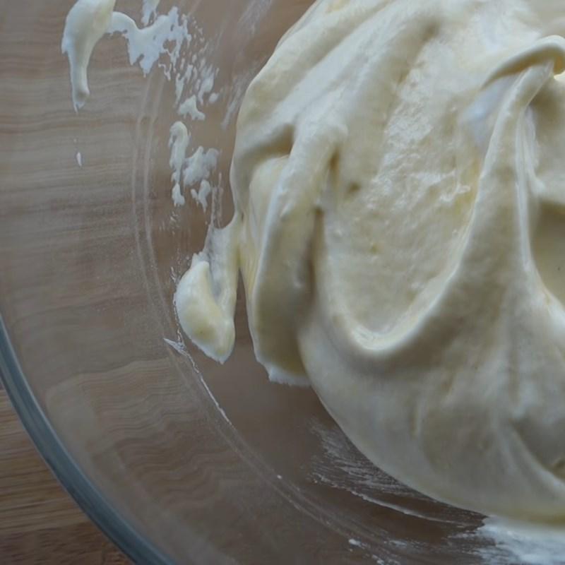 Bước 3 Trộn bột với lòng trắng trứng Bánh bông lan sữa hấp