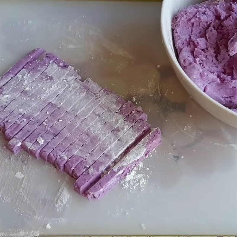 Bước 2 Trộn bột và tạo ra hình bánh canh Bánh canh khoai mỡ chay