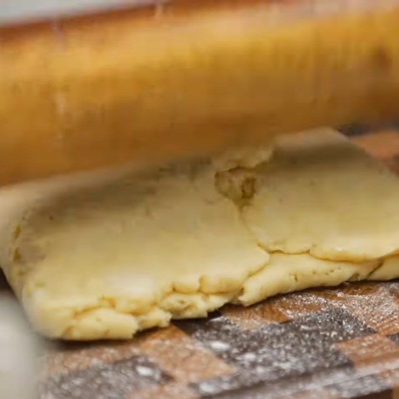 Bước 3 Cán bột ngàn lớp Bánh sừng trâu (croissant) trứng muối