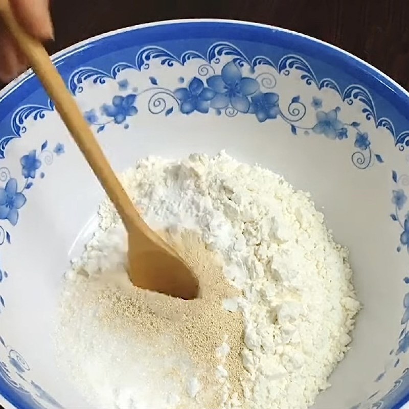 Bước 1 Trộn bột Bánh bao mini