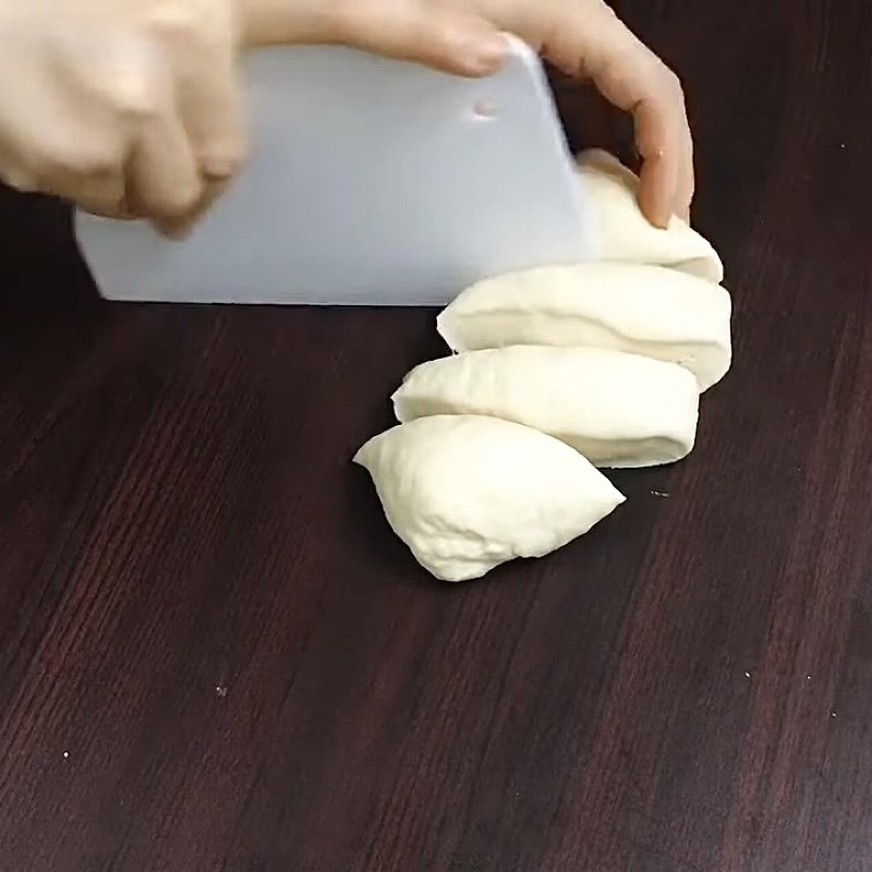 Bước 3 Chia bột và tạo hình bánh Bánh bao mini